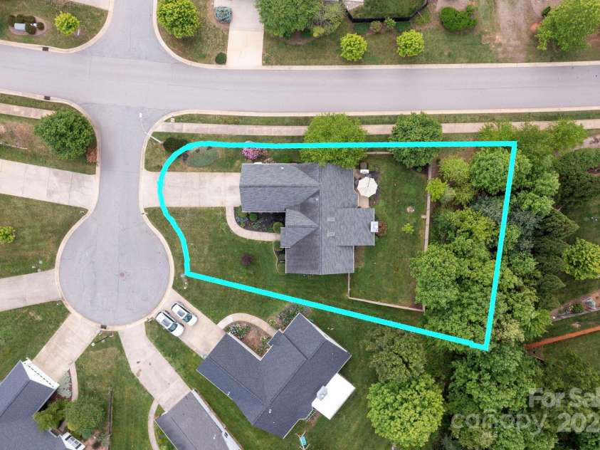 102 Farm Creek Drive, Asheville, NC 28806.  MLS# CAR4253472, YatesRealty ID 26871. 