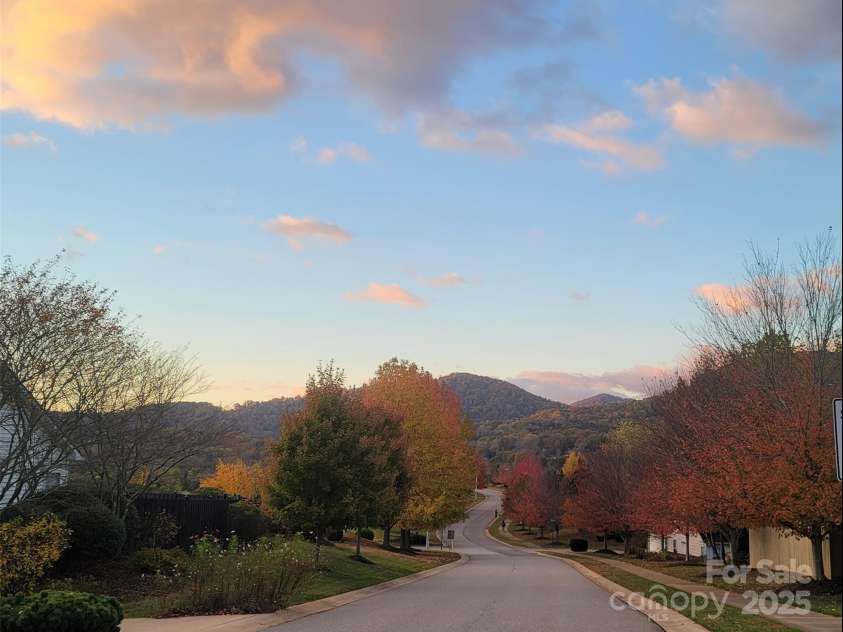 102 Farm Creek Drive, Asheville, NC 28806.  MLS# CAR4253472, YatesRealty ID 26871. 