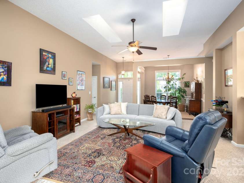 102 Farm Creek Drive, Asheville, NC 28806.  MLS# CAR4253472, YatesRealty ID 26871. Open floor plan