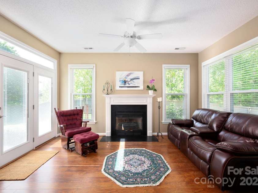102 Farm Creek Drive, Asheville, NC 28806.  MLS# CAR4253472, YatesRealty ID 26871. Sunroom/den