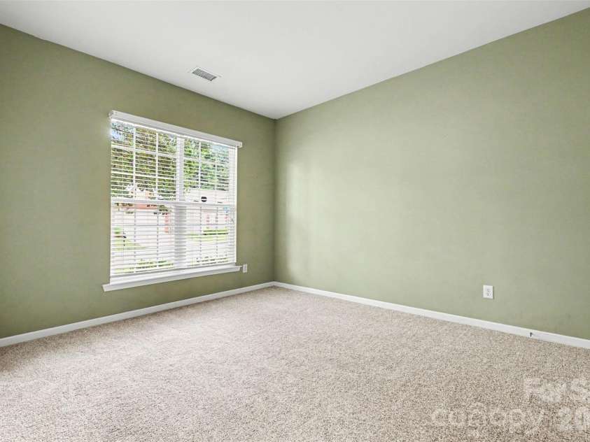 8708 Heron Glen Drive, Charlotte, NC 28269.  MLS# CAR4385673, YatesRealty ID 26871. 