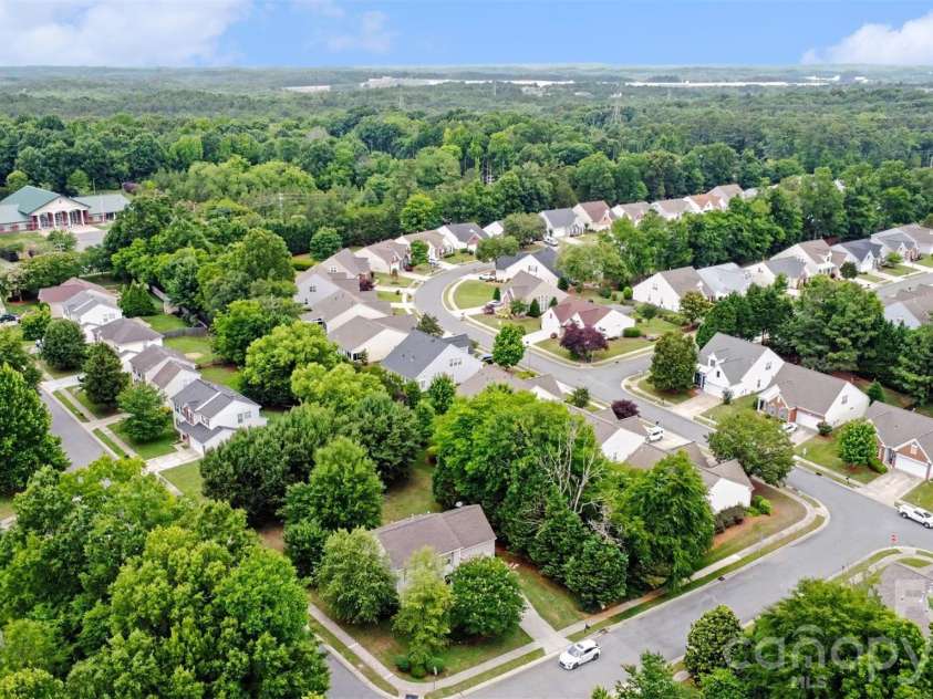 8708 Heron Glen Drive, Charlotte, NC 28269.  MLS# CAR4385673, YatesRealty ID 26871. 