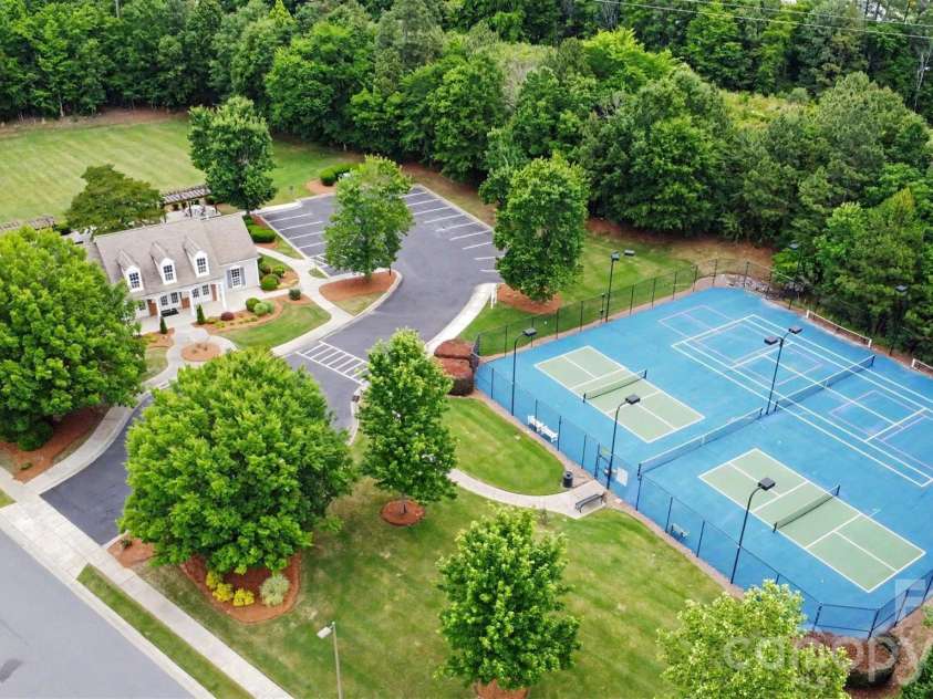 8708 Heron Glen Drive, Charlotte, NC 28269.  MLS# CAR4385673, YatesRealty ID 26871. 