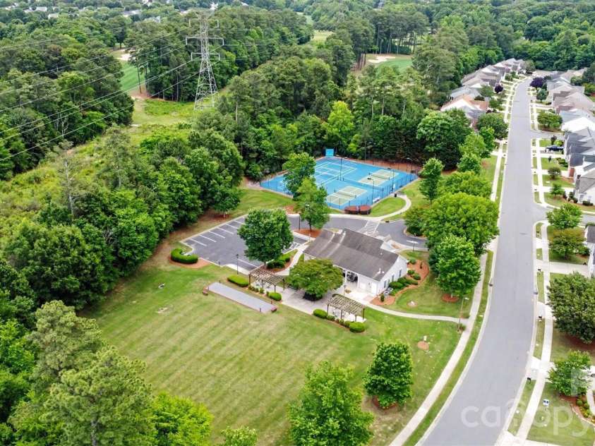 8708 Heron Glen Drive, Charlotte, NC 28269.  MLS# CAR4385673, YatesRealty ID 26871. 