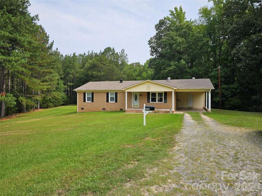 2086 Knight Road, Lancaster, SC 29720.  MLS# CAR4387842, YatesRealty ID 26874. 