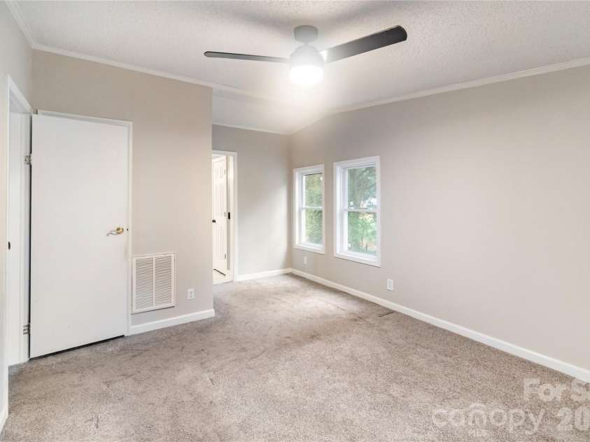 3902 Sharyn Drive, Charlotte, NC 28214.  MLS# CAR4386777, YatesRealty ID 26875. 