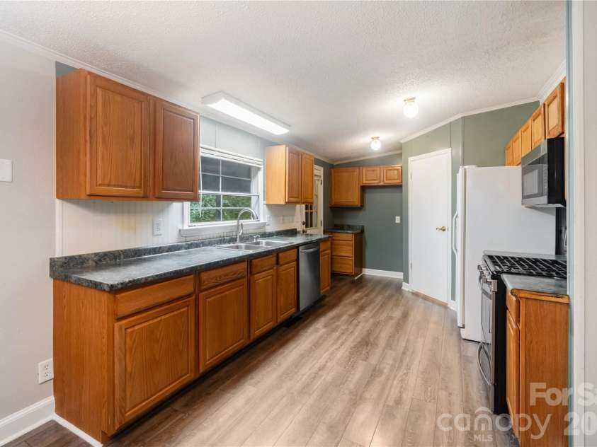 3902 Sharyn Drive, Charlotte, NC 28214.  MLS# CAR4386777, YatesRealty ID 26875. 