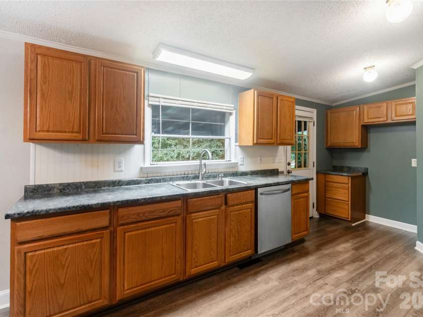 3902 Sharyn Drive, Charlotte, NC 28214.  MLS# CAR4386777, YatesRealty ID 26875. 