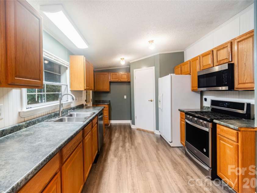 3902 Sharyn Drive, Charlotte, NC 28214.  MLS# CAR4386777, YatesRealty ID 26875. 