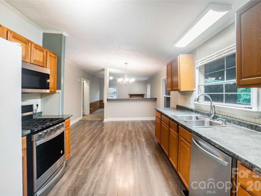 3902 Sharyn Drive, Charlotte, NC 28214.  MLS# CAR4386777, YatesRealty ID 26875. 