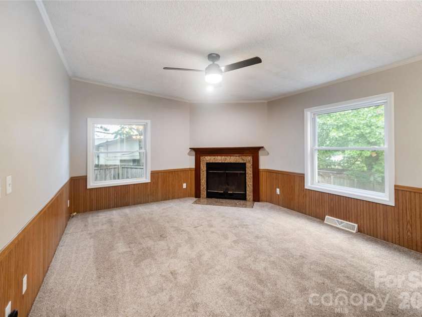 3902 Sharyn Drive, Charlotte, NC 28214.  MLS# CAR4386777, YatesRealty ID 26875. 