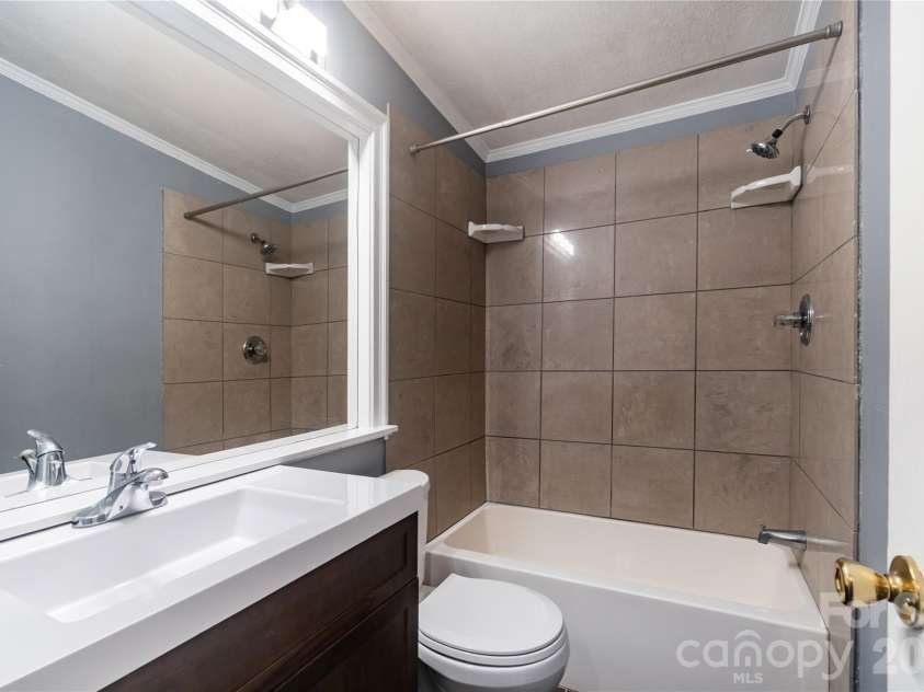 3902 Sharyn Drive, Charlotte, NC 28214.  MLS# CAR4386777, YatesRealty ID 26875. 