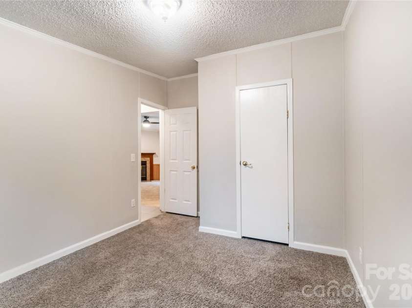3902 Sharyn Drive, Charlotte, NC 28214.  MLS# CAR4386777, YatesRealty ID 26875. 
