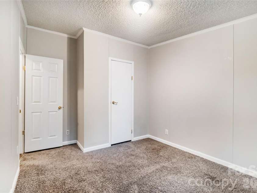 3902 Sharyn Drive, Charlotte, NC 28214.  MLS# CAR4386777, YatesRealty ID 26875. 