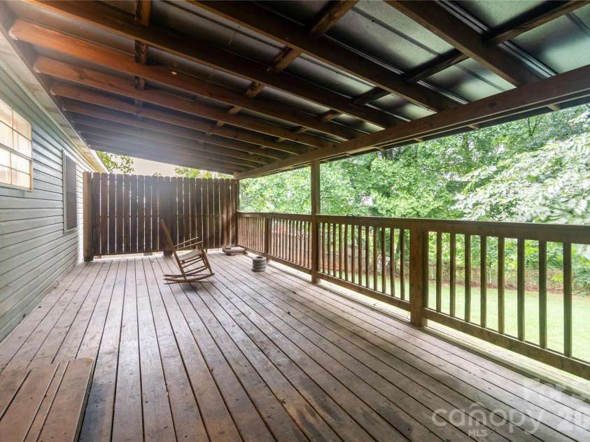 3902 Sharyn Drive, Charlotte, NC 28214.  MLS# CAR4386777, YatesRealty ID 26875. 