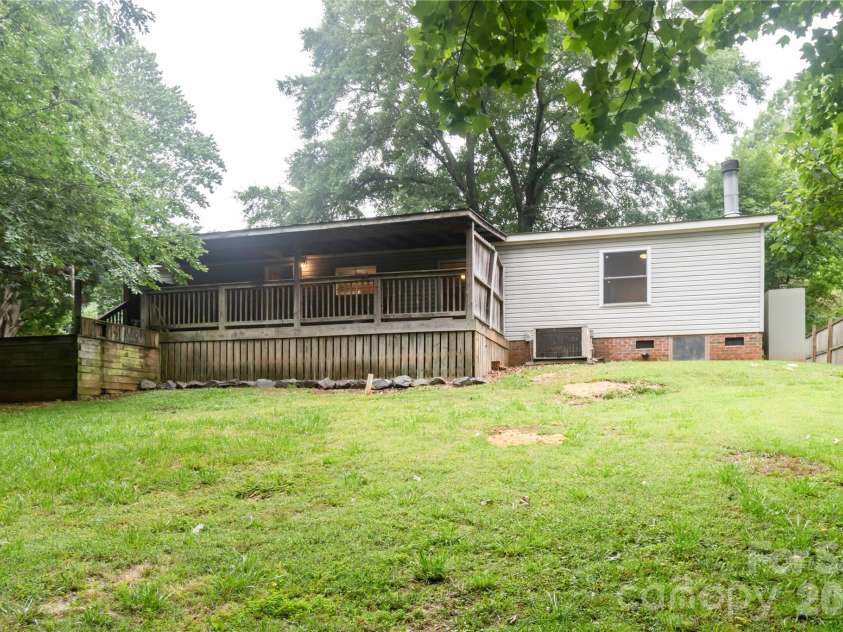 3902 Sharyn Drive, Charlotte, NC 28214.  MLS# CAR4386777, YatesRealty ID 26875. 