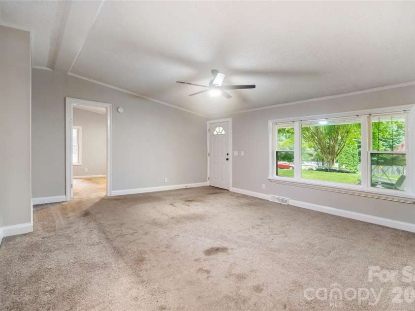 3902 Sharyn Drive, Charlotte, NC 28214.  MLS# CAR4386777, YatesRealty ID 26875. 