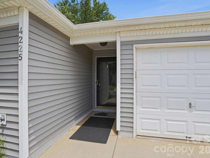 4225 Hogan Lane, Fort Mill, SC 29707.  MLS# CAR4385941, YatesRealty ID 26876. 