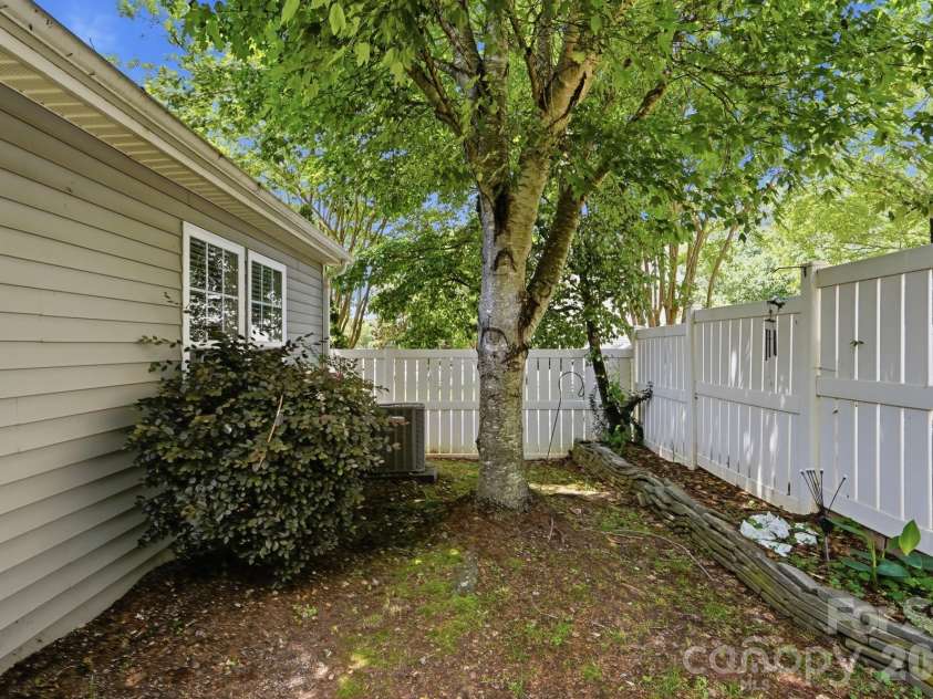 4225 Hogan Lane, Fort Mill, SC 29707.  MLS# CAR4385941, YatesRealty ID 26876. 