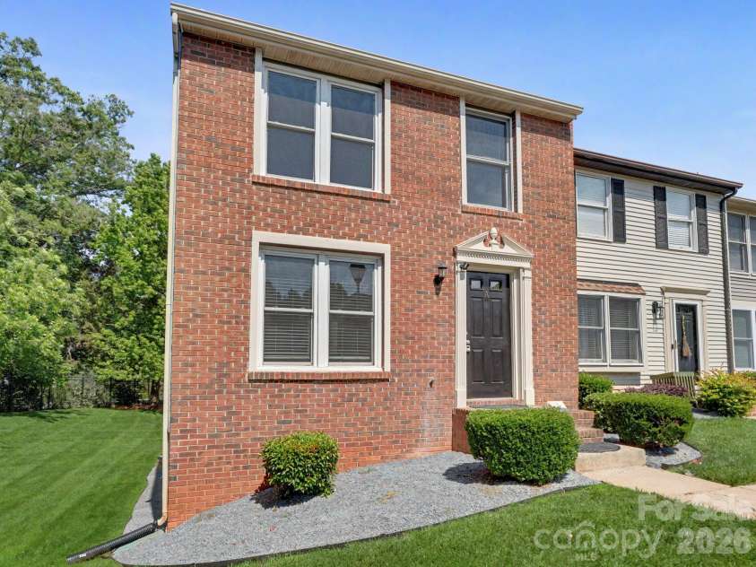 9416 Lexington Circle, Charlotte, NC 28213.  MLS# CAR4383510, YatesRealty ID 26877. 