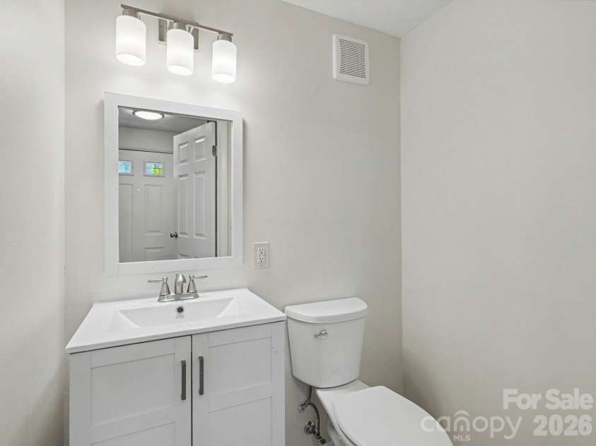 9416 Lexington Circle, Charlotte, NC 28213.  MLS# CAR4383510, YatesRealty ID 26877. 