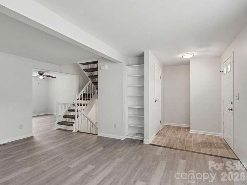 9416 Lexington Circle, Charlotte, NC 28213.  MLS# CAR4383510, YatesRealty ID 26877. 