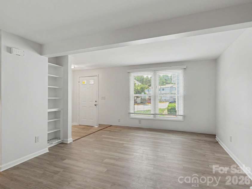 9416 Lexington Circle, Charlotte, NC 28213.  MLS# CAR4383510, YatesRealty ID 26877. 