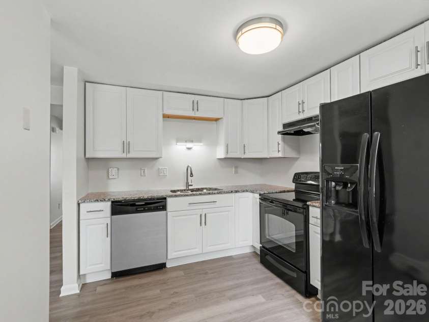 9416 Lexington Circle, Charlotte, NC 28213.  MLS# CAR4383510, YatesRealty ID 26877. 