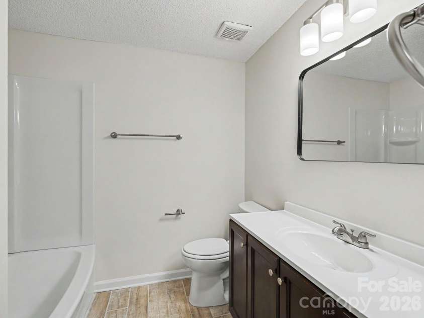 9416 Lexington Circle, Charlotte, NC 28213.  MLS# CAR4383510, YatesRealty ID 26877. 