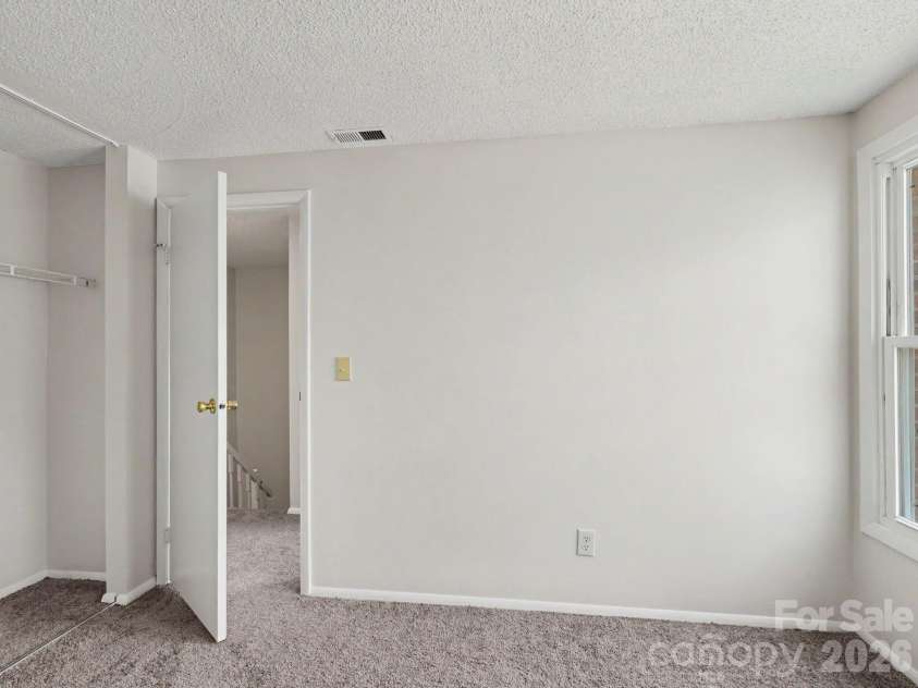 9416 Lexington Circle, Charlotte, NC 28213.  MLS# CAR4383510, YatesRealty ID 26877. 