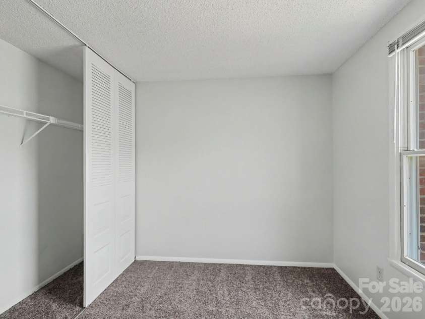 9416 Lexington Circle, Charlotte, NC 28213.  MLS# CAR4383510, YatesRealty ID 26877. 