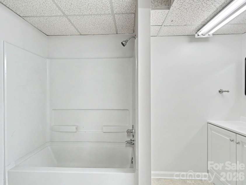 9416 Lexington Circle, Charlotte, NC 28213.  MLS# CAR4383510, YatesRealty ID 26877. 