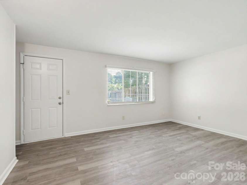 9416 Lexington Circle, Charlotte, NC 28213.  MLS# CAR4383510, YatesRealty ID 26877. 