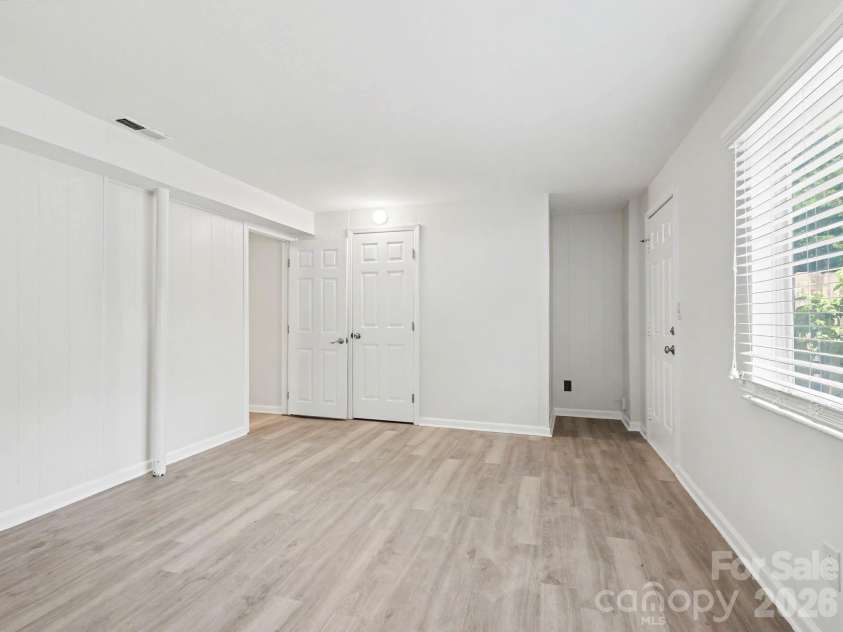9416 Lexington Circle, Charlotte, NC 28213.  MLS# CAR4383510, YatesRealty ID 26877. 