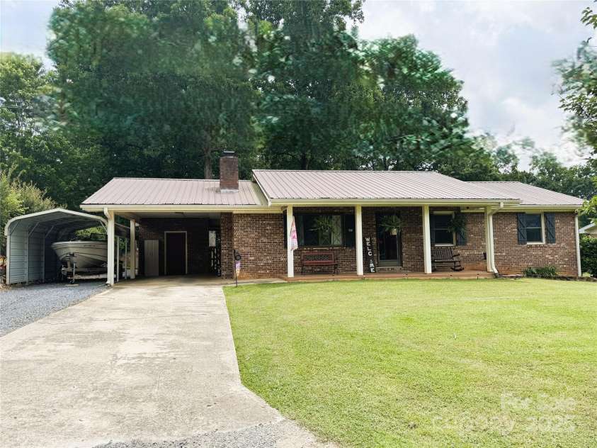 136 Christopher Road, Marion, NC 28752.  MLS# CAR4267352, YatesRealty ID 26878. Front View