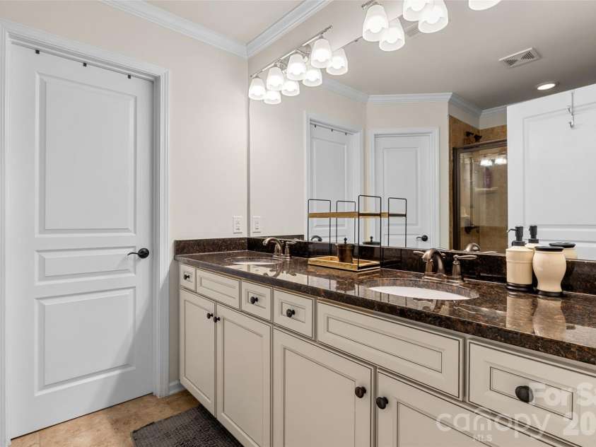 3534 Jumprock Road, Fort Mill, SC 29707.  MLS# CAR4348828, YatesRealty ID 26878. PRIMARY BATHROOM.