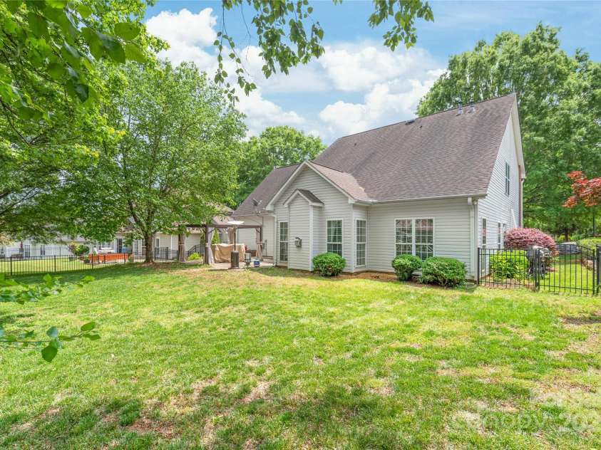 111 Harris Farm Road, Mooresville, NC 28115.  MLS# CAR4235162, YatesRealty ID 26879. Backyard