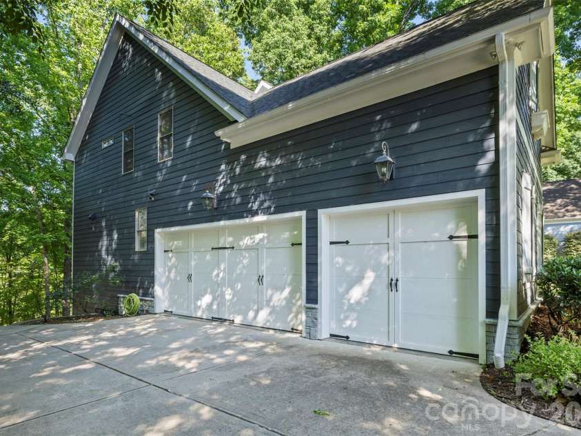 7653 Juniper Lane, Denver, NC 28037.  MLS# CAR4383486, YatesRealty ID 26879. 3 car garage