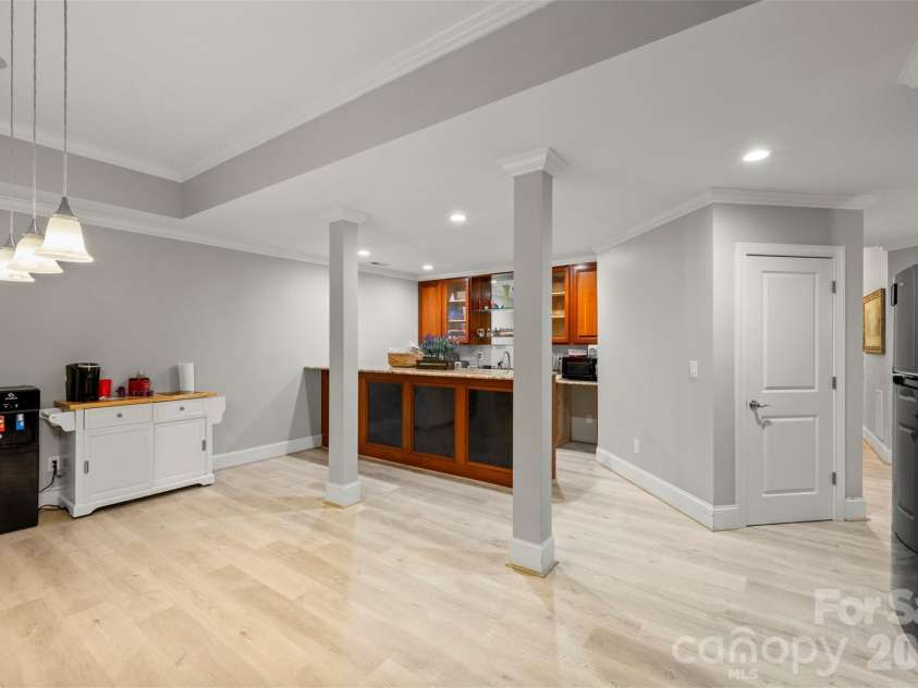 7653 Juniper Lane, Denver, NC 28037.  MLS# CAR4383486, YatesRealty ID 26879. Basement kithen