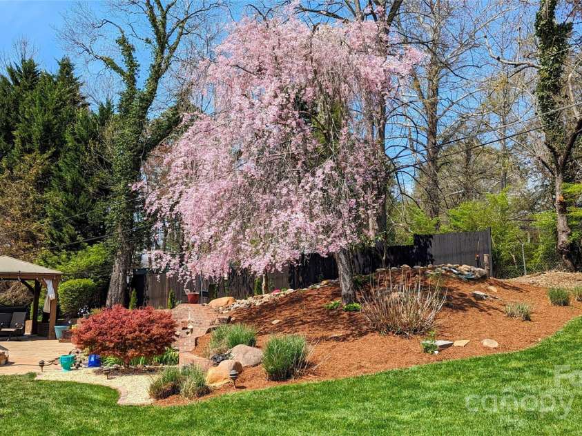 113 Pait Drive, Hendersonville, NC 28791.  MLS# CAR4218353, YatesRealty ID 2688. Beautiful outdoor space