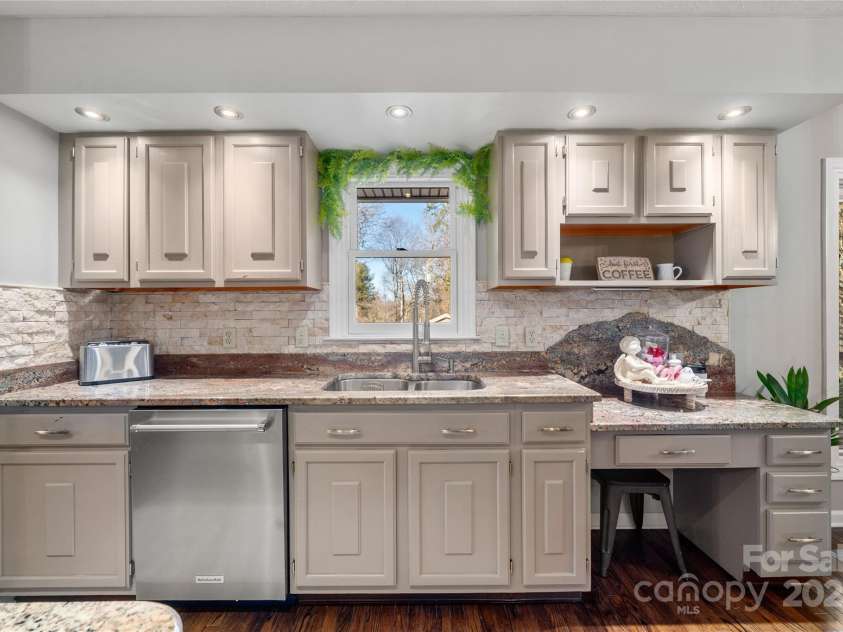 113 Pait Drive, Hendersonville, NC 28791.  MLS# CAR4218353, YatesRealty ID 2688. Coffee bar or desk to right of sink