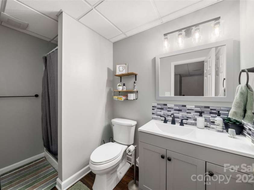 113 Pait Drive, Hendersonville, NC 28791.  MLS# CAR4218353, YatesRealty ID 2688. Full bath lower level