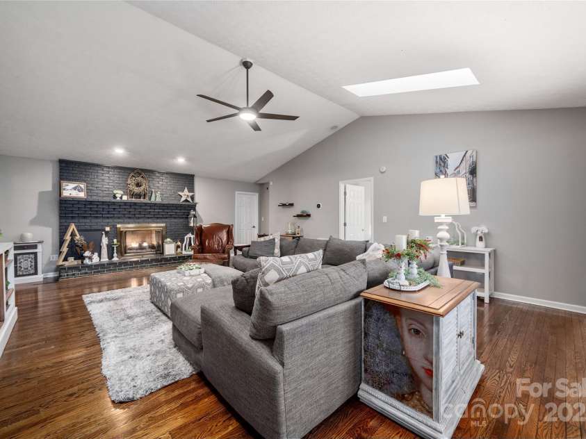 113 Pait Drive, Hendersonville, NC 28791.  MLS# CAR4218353, YatesRealty ID 2688. Great room with vaulted ceilings