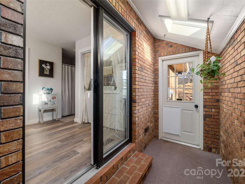 113 Pait Drive, Hendersonville, NC 28791.  MLS# CAR4218353, YatesRealty ID 2688. Pet room, heated and cooled off primary bath