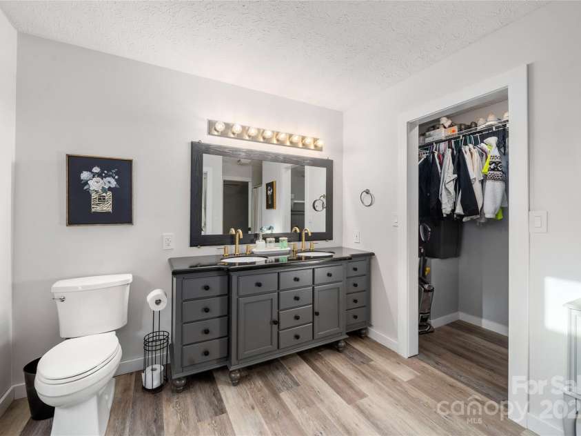 113 Pait Drive, Hendersonville, NC 28791.  MLS# CAR4218353, YatesRealty ID 2688. Primary bath with walk in closet