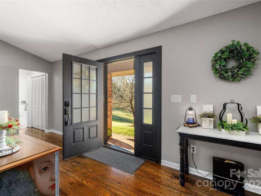 113 Pait Drive, Hendersonville, NC 28791.  MLS# CAR4218353, YatesRealty ID 2688. Welcoming entry foyer
