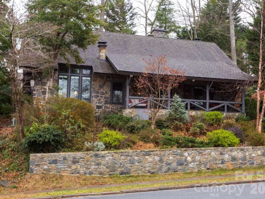 15 Chestnut Street, Tryon, NC 28782.  MLS# CAR4336651, YatesRealty ID 2688. 