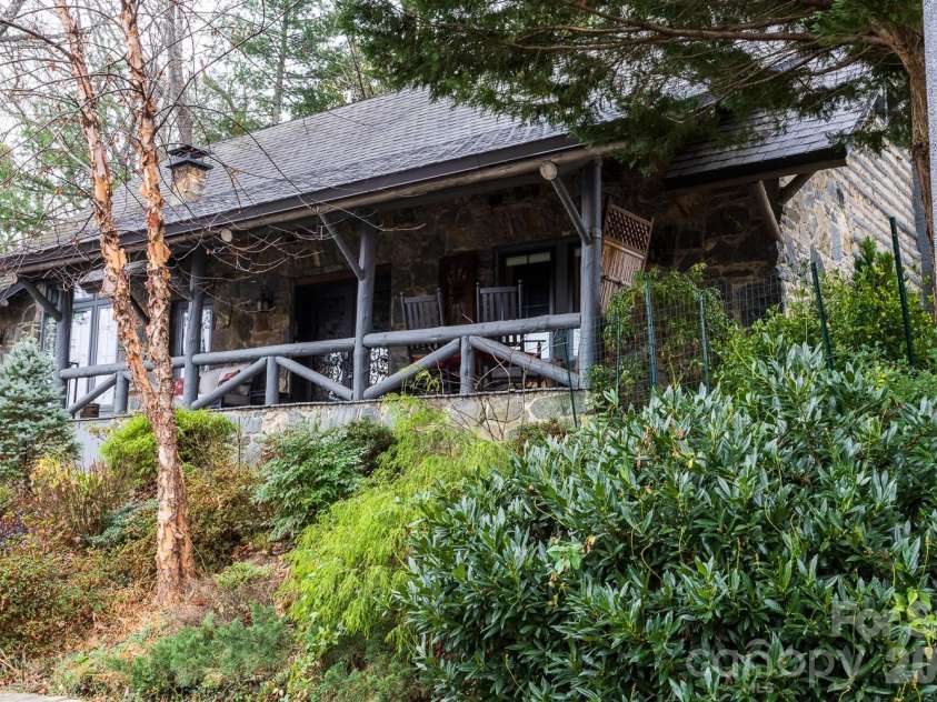 15 Chestnut Street, Tryon, NC 28782.  MLS# CAR4336651, YatesRealty ID 2688. 