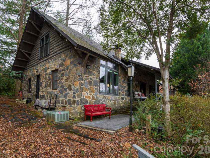 15 Chestnut Street, Tryon, NC 28782.  MLS# CAR4336651, YatesRealty ID 2688. 