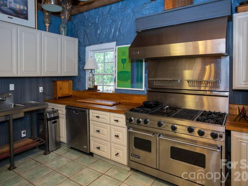 15 Chestnut Street, Tryon, NC 28782.  MLS# CAR4336651, YatesRealty ID 2688. 